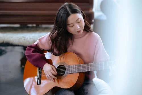 林宥嘉《我总是一个人在练习一个人吉他谱》-F调-彼岸吉他